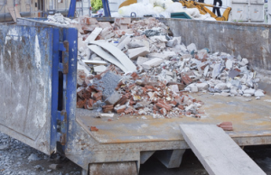 Containerdienst mit Container als Absetzkontainer befahrbar mit Klappe Preise Kosten